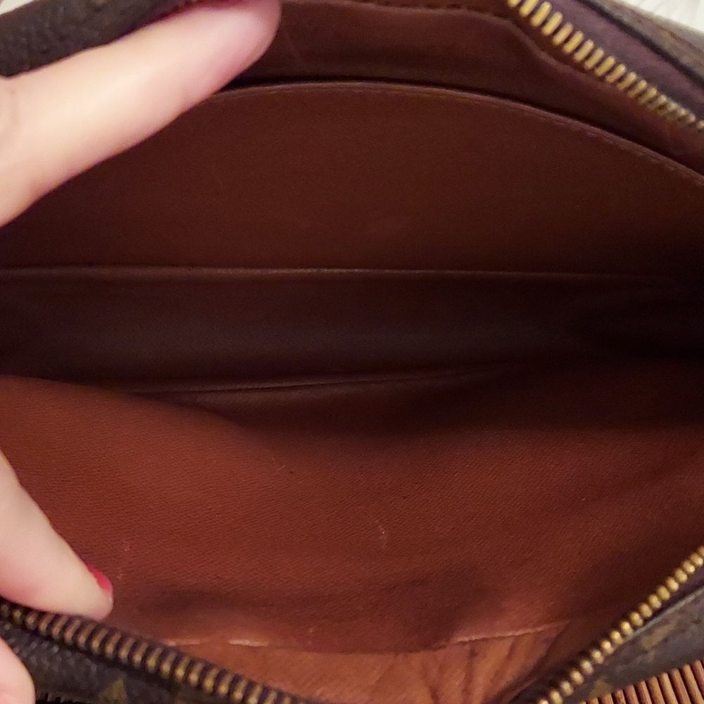 LOUIS VUITTON Mono Compiegne 23 Crossbody With Chain Strap - Picture 7 of 8